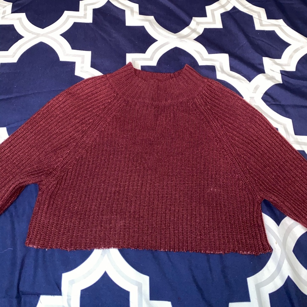 Cropped knitted sweater